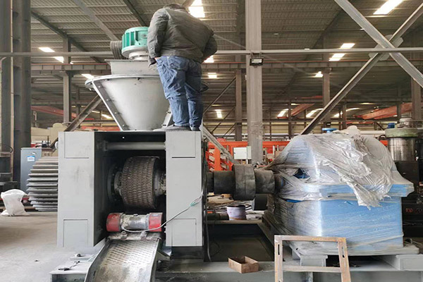 安陽客戶帶料親自到正一機(jī)械試機(jī)選購設(shè)備